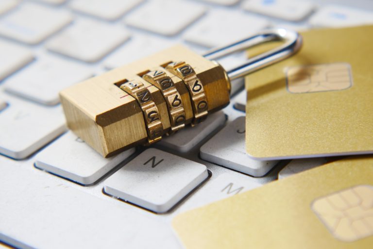 Как настроить email-аутентификацию?